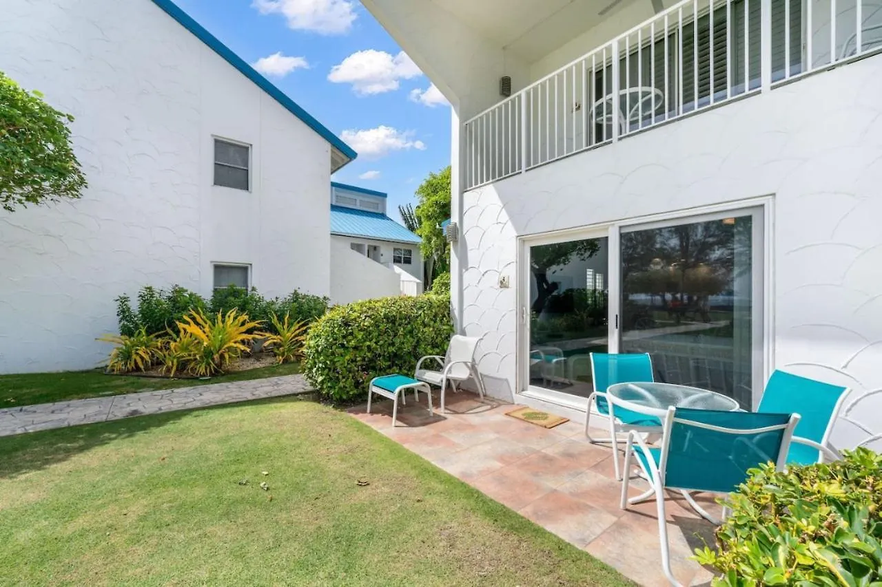 Beachfront Condo Next To Ritz West Bay 0*,  Islas Caimán