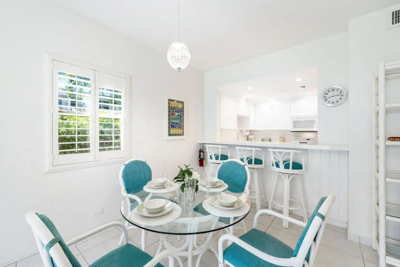 Beachfront Condo Next To Ritz West Bay Daire