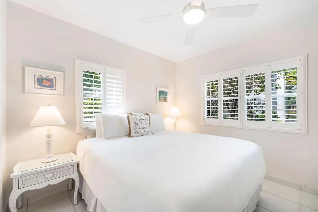 Beachfront Condo Next To Ritz West Bay Daire